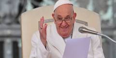 El papa Francisco descarta renuncia y habla de sus amores de juventud en una autobiografía