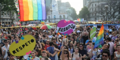 El colectivo LGTBIQ+ marcha a Plaza de Mayo en rechazo del discurso de Javier Milei contra la diversidad