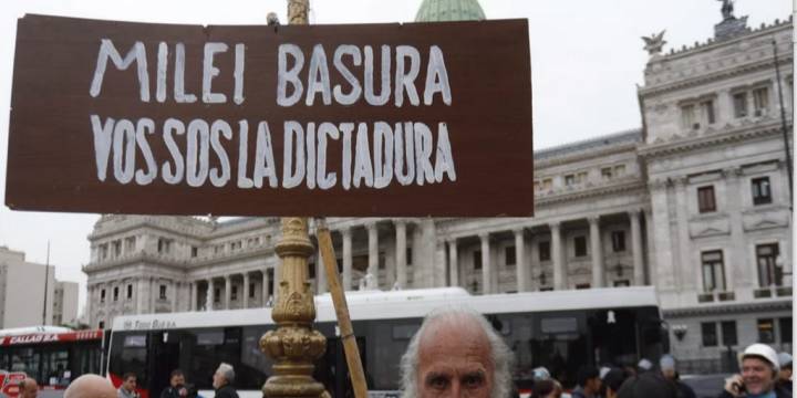 Amnistía Internacional denunció recortes, cierres de programas y mayor represión en la gestión de Milei