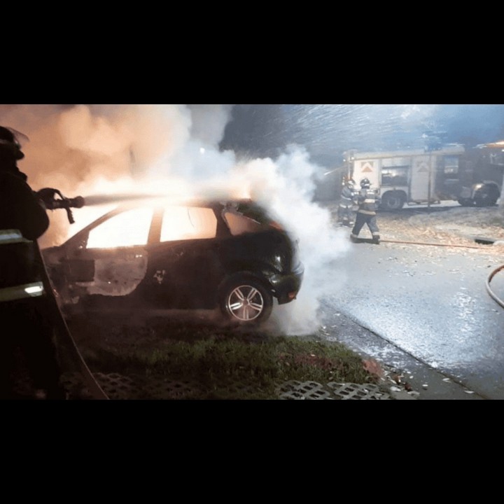 Rosario: prendieron fuego 13 autos y amenazaron otra vez a Bullrich