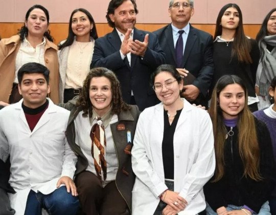 Sáenz anunció becas para estudiantes de Medicina y una inversión de $2 mil millones para fortalecer las escuelas técnicas