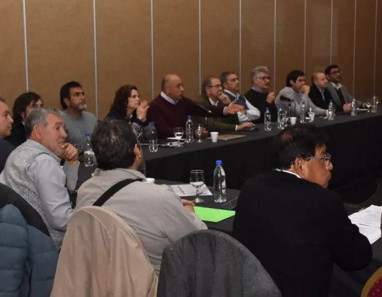 El Gobierno reabrió la mesa paritaria con los gremios estatales