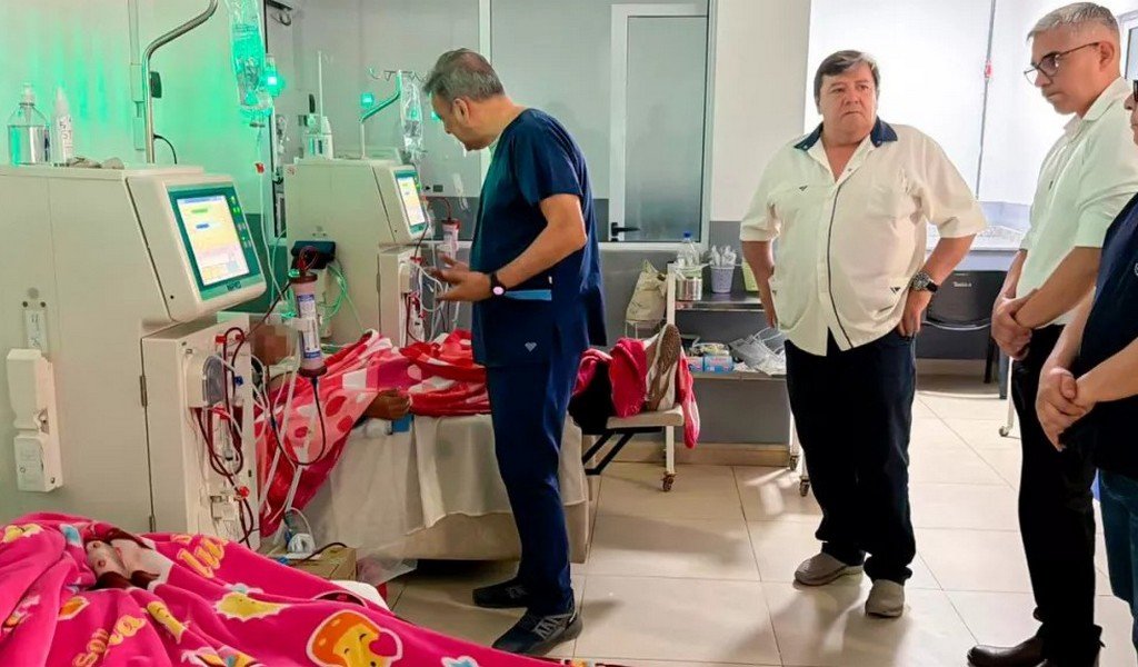 El Gobierno amplió el servicio de Hemodiálisis e incorporó equipamiento y especialistas en el hospital de Tartagal