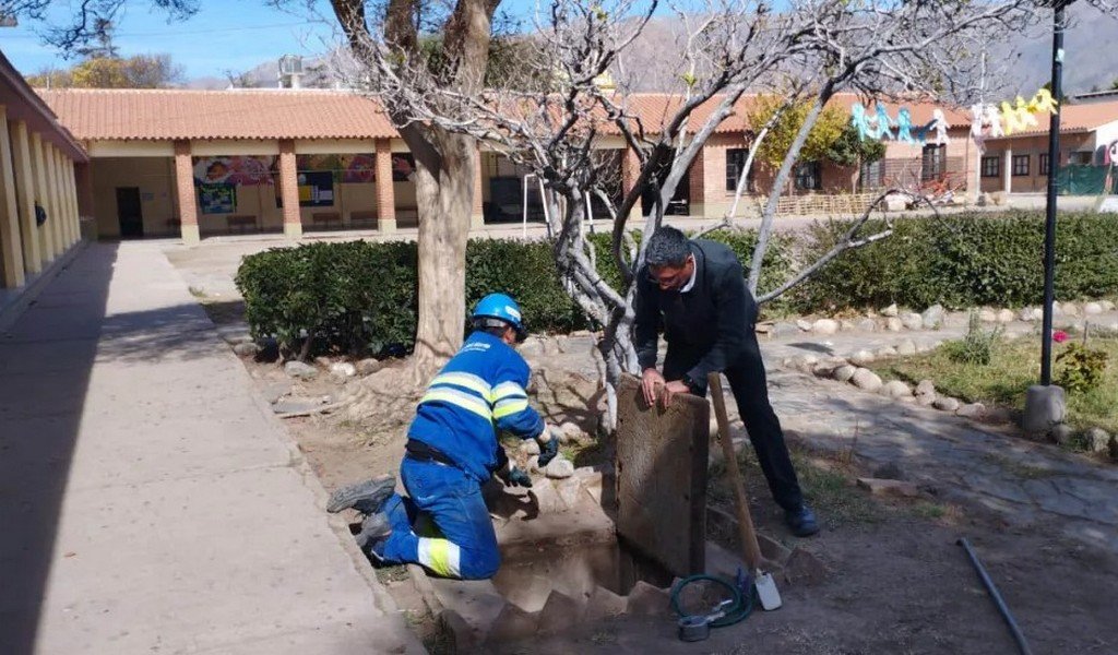 Supervisan las instalaciones internas de escuelas previo al inicio de clases