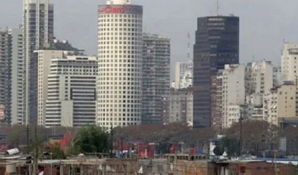La pobreza en CABA cayó 10,8 puntos
