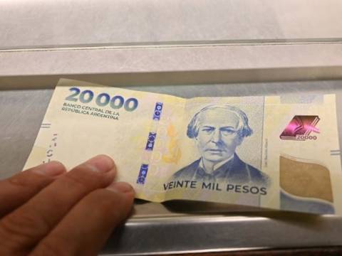 El billete de $20.000 cumple un año en circulación: qué se podía comprar cuando salió y para qué alcanza hoy