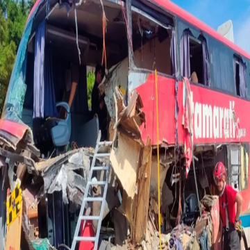 Brasil: choque fatal entre camión y micro dejó 11 muertos y 45 heridos